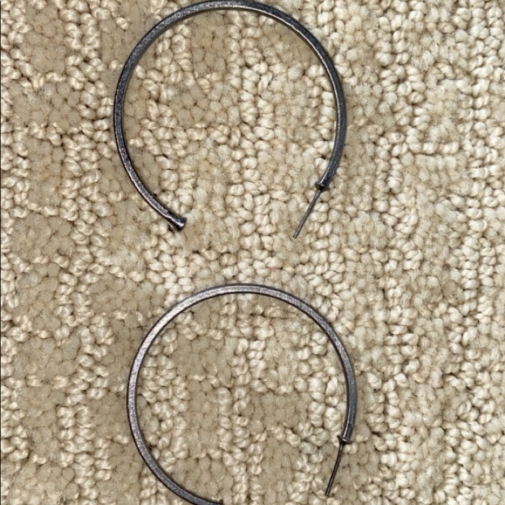 gun metal thin shelia fajl hoops